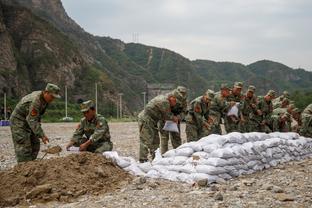 步行者击败独行侠升至东部第六&落后第五的76人0.5个胜场差